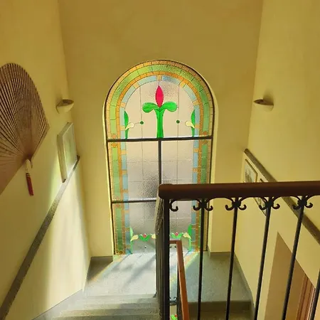 The Camelia, Our With View, Private Bathroom And Dedicated Parking At The Isabella Πανσιόν 3*