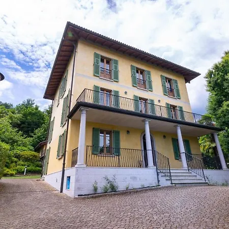 Pensionat La Camelia, La Nostra Tripla Con Vista Lago, Al Secondo Piano Della Isabella Stresa
