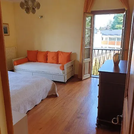 Lake View Camelia Room At Villa Isabella Stresa Retreat Ages 6 Plus Guest house Stresa
