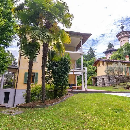 La Camelia, La Nostra Tripla Con Vista Lago, Al Secondo Piano Della Isabella Gasthuis Stresa
