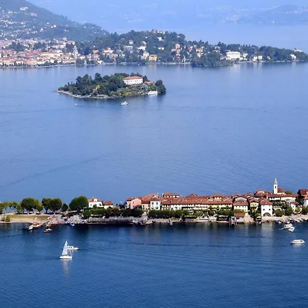 Gasthuis La Camelia, La Nostra Tripla Con Vista Lago, Al Secondo Piano Della Isabella
