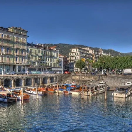 Gasthuis La Camelia, La Nostra Tripla Con Vista Lago, Al Secondo Piano Della Isabella Stresa