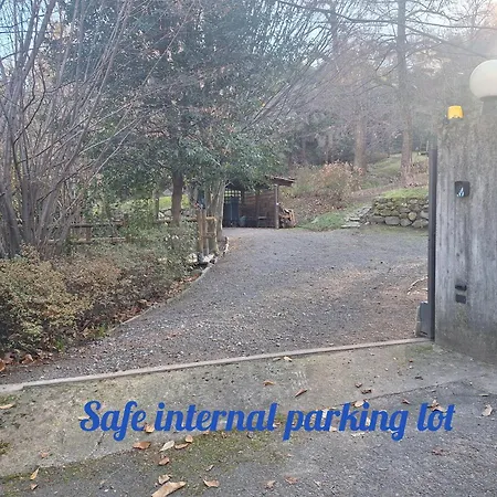 The Camelia, Our With View, Private Bathroom And Dedicated Parking At The Isabella Πανσιόν Στρέσα