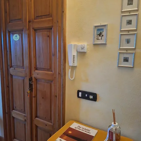 The Camelia, Our With View, Private Bathroom And Dedicated Parking At The Isabella Πανσιόν Στρέσα