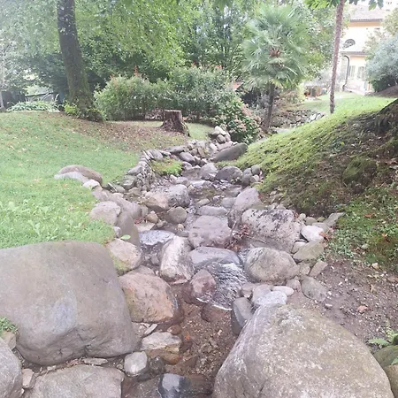 The Camelia, Our With View, Private Bathroom And Dedicated Parking At The Isabella 3* Στρέσα