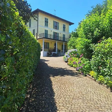 La Camelia, La Nostra Tripla Con Vista Lago, Al Secondo Piano Della Isabella בית הארחה סטרסה