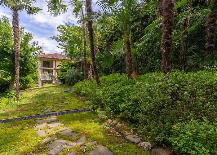 The Camelia, Our With View, Private Bathroom And Dedicated Parking At The Isabella