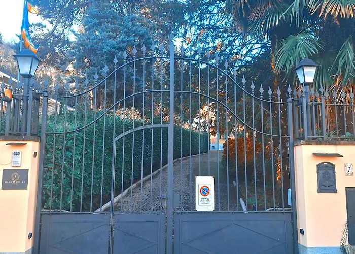 The Camelia, Our With View, Private Bathroom And Dedicated Parking At The Isabella 3* 斯特雷萨