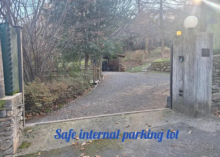 The Camelia, Our With View, Private Bathroom And Dedicated Parking At The Isabella Pensión Stresa