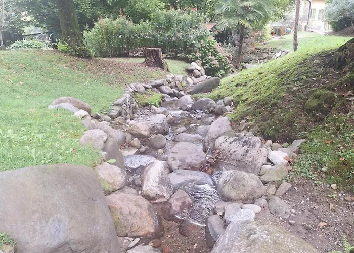 The Camelia, Our With View, Private Bathroom And Dedicated Parking At The Isabella 3* 斯特雷萨