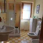 The Camelia, Our With View, Private Bathroom And Dedicated Parking At The Isabella Гостьовий будинок
