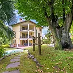 Гостьовий будинок The Camelia, Our With View, Private Bathroom And Dedicated Parking At The Isabella 3*