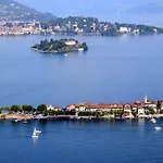 Гостьовий будинок The Camelia, Our With View, Private Bathroom And Dedicated Parking At The Isabella