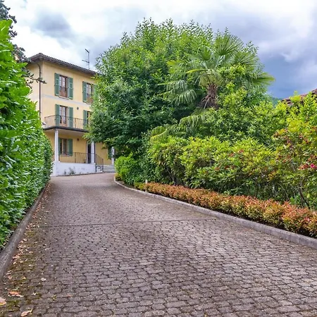 La Camelia, La Nostra Tripla Con Vista Lago, Al Secondo Piano Della Isabella * Stresa