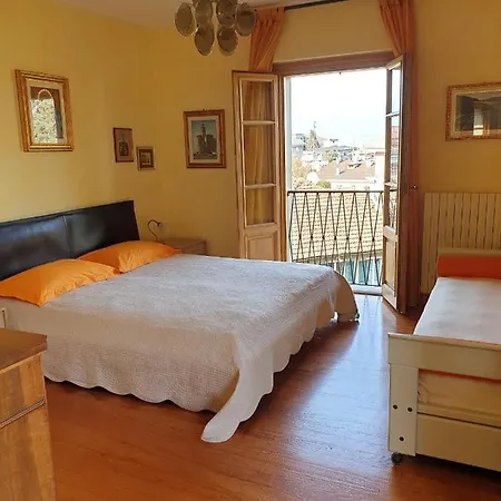 The Camelia, Our With View, Private Bathroom And Dedicated Parking At The Isabella 3* Stresa