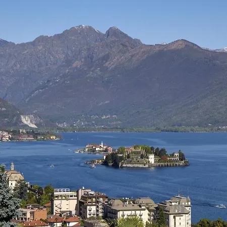 La Camelia, La Nostra Tripla Con Vista Lago, Al Secondo Piano Della Isabella Stresa