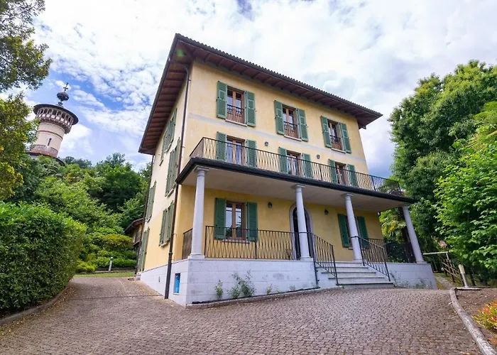 Vendégház The Camelia, Our With View, Private Bathroom And Dedicated Parking At The Isabella Stresa