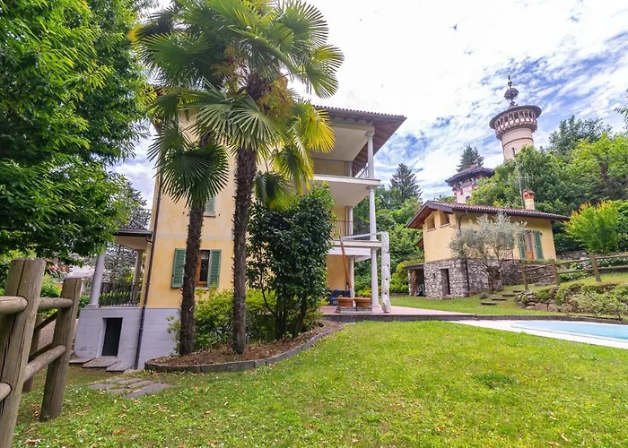 The Camelia, Our With View, Private Bathroom And Dedicated Parking At The Isabella Vendégház Stresa