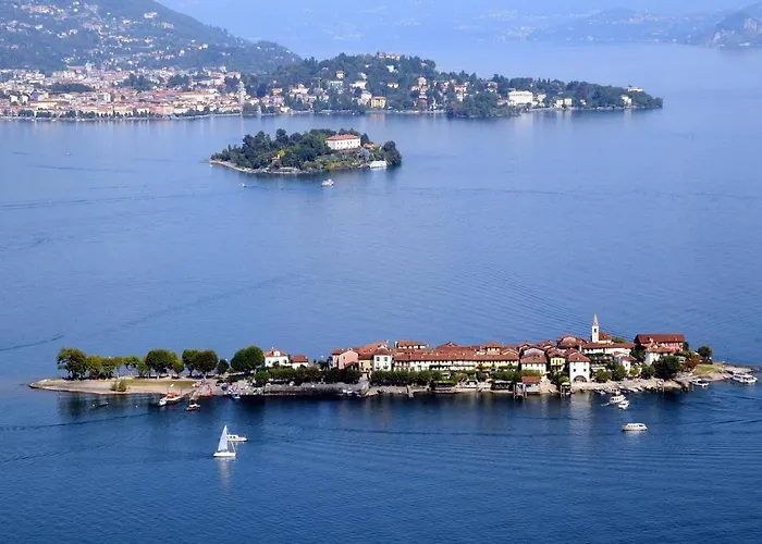 Vendégház The Camelia, Our With View, Private Bathroom And Dedicated Parking At The Isabella