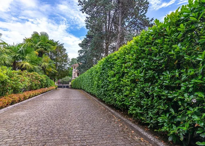 The Camelia, Our With View, Private Bathroom And Dedicated Parking At The Isabella Vendégház 3*