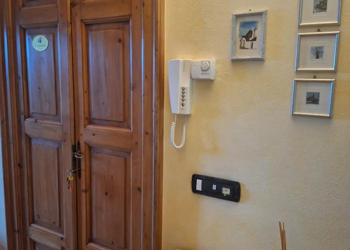 The Camelia, Our With View, Private Bathroom And Dedicated Parking At The Isabella Vendégház Stresa